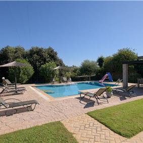 4 bedroom villa with pool, Chalikounas, sleeps 8